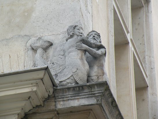  sculpture, maison des deux Sirènes